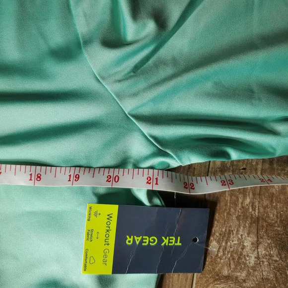 NWT Tek Gear Women's Ruffle Cutout Crop Tee Size XL Shy Green - Picture 6 of 15